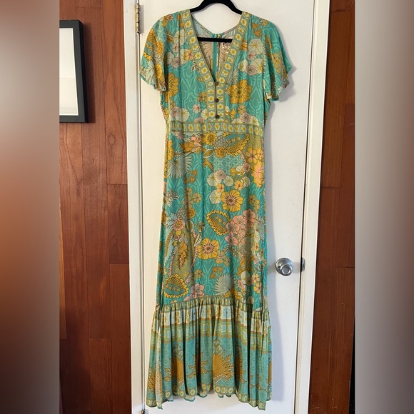 Nine Lives Bazaar Soleil Dress in Hawaii - Picture 2 of 7